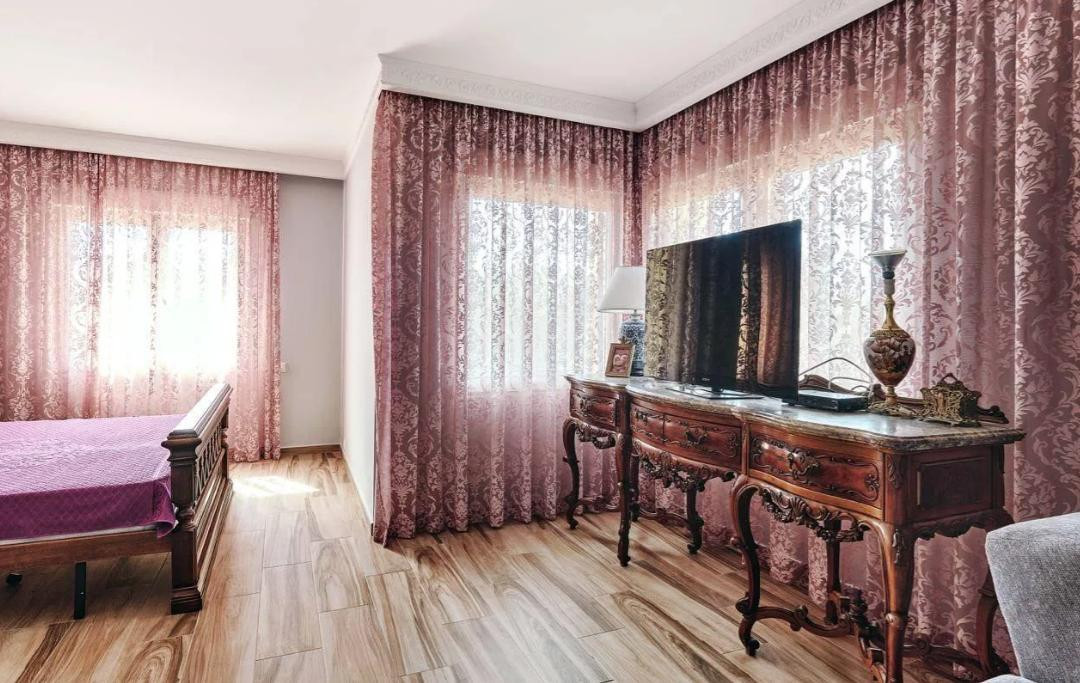 For sale - 5 Bedroom 3 Bathroom House - Detached Villa in Orihuela - Campoamor  - Alicante