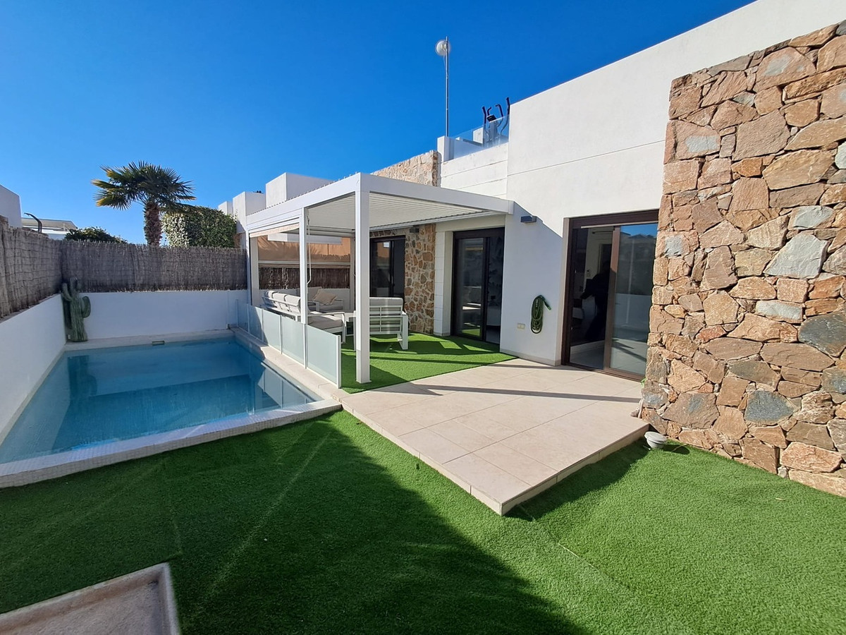 Sold - 3 Bedroom 2 Bathroom Detached Villa in Lomas de Cabo Roig - Cabo Roig  - Alicante