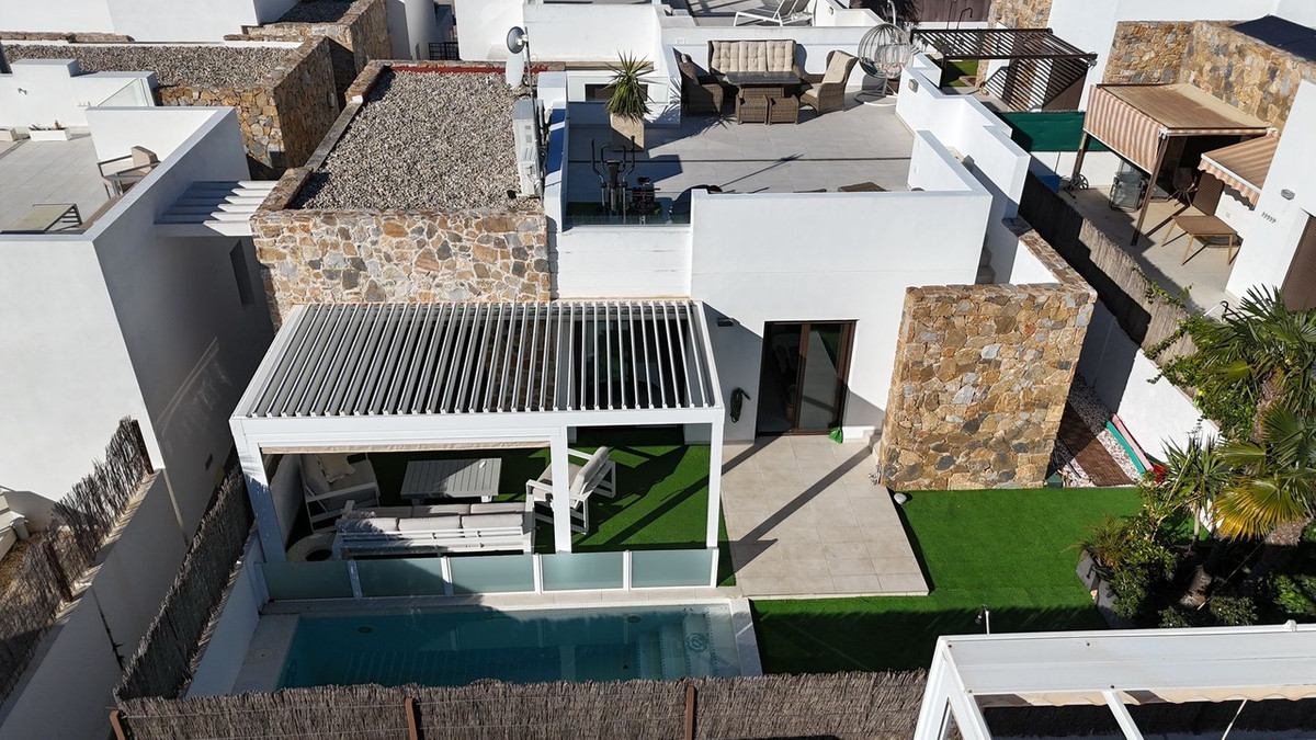 Sold - 3 Bedroom 2 Bathroom Detached Villa in Lomas de Cabo Roig - Cabo Roig  - Alicante