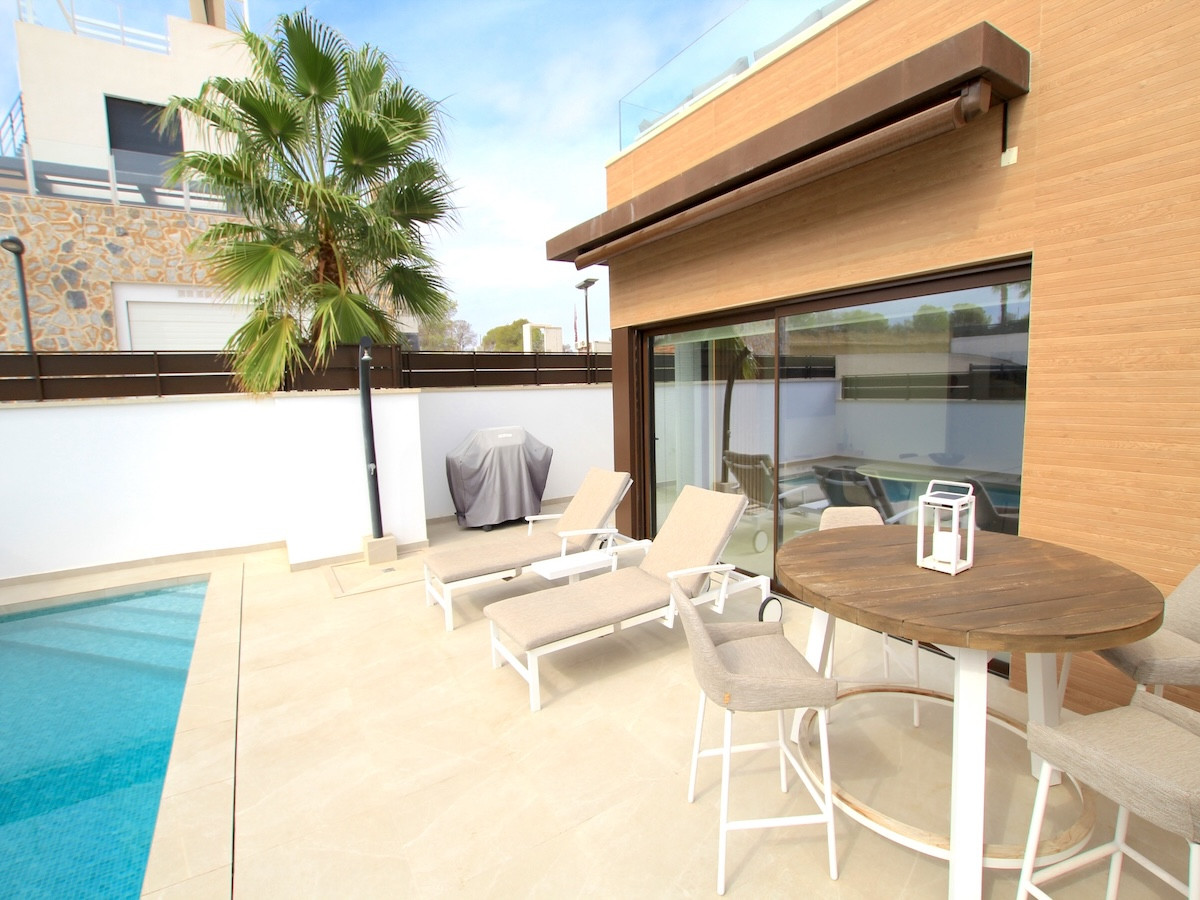 Sold - 3 Bedroom 4 Bathroom House - Detached Villa in Algorfa - Algorfa Centro  - Alicante