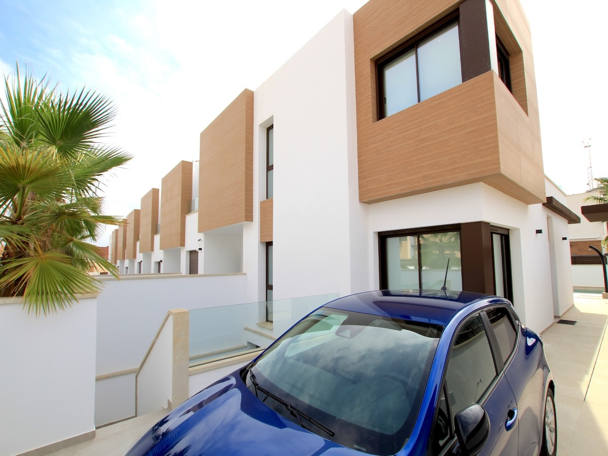 Sold - 3 Bedroom 4 Bathroom House - Detached Villa in Algorfa - Algorfa Centro  - Alicante