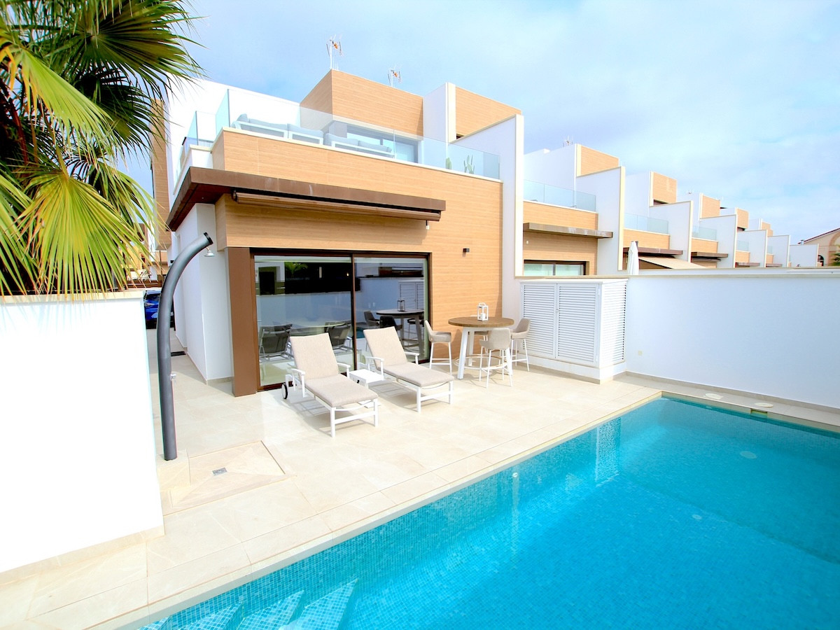 Sold - 3 Bedroom 4 Bathroom House - Detached Villa in Algorfa - Algorfa Centro  - Alicante