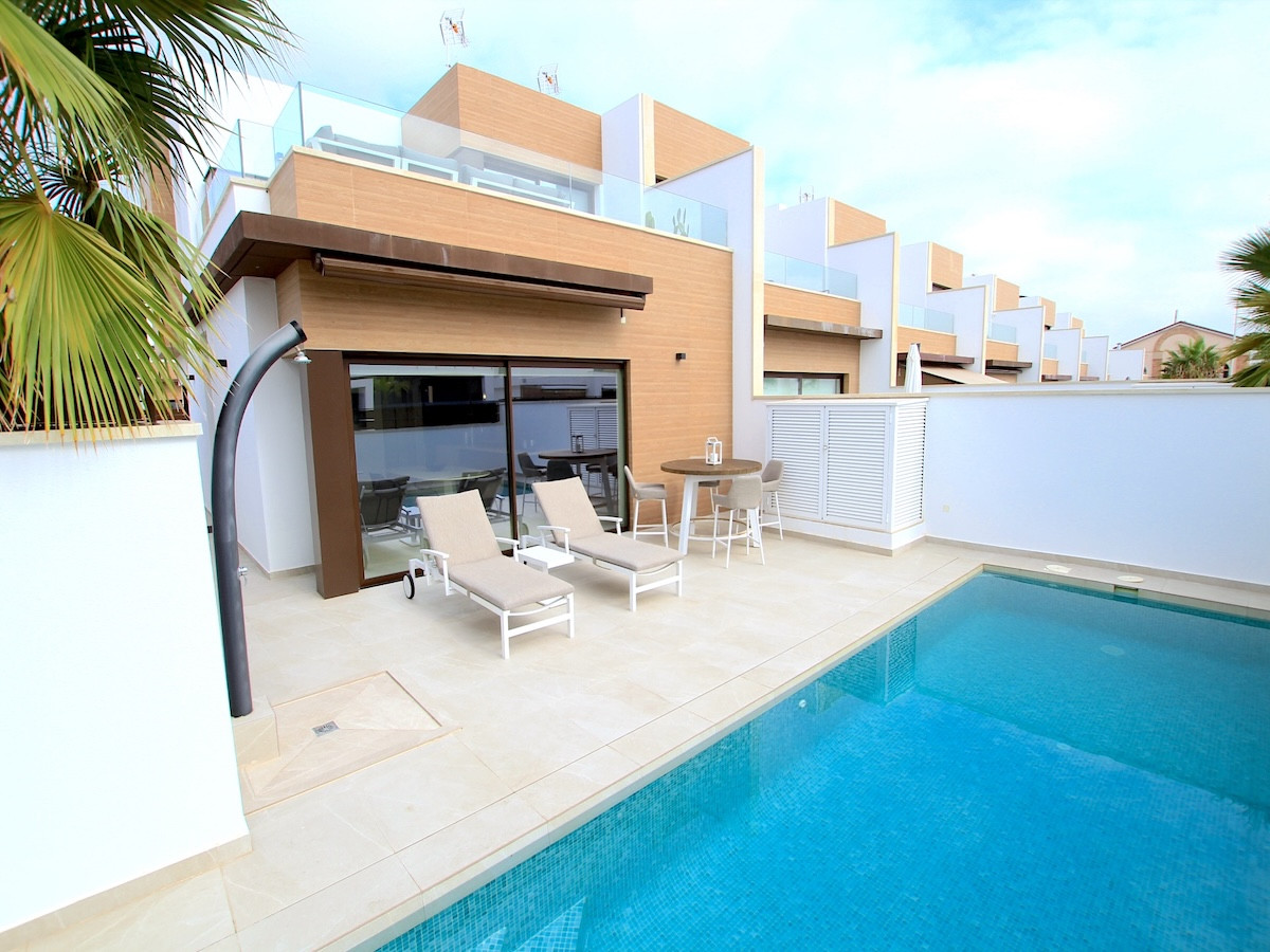 Sold - 3 Bedroom 4 Bathroom House - Detached Villa in Algorfa - Algorfa Centro  - Alicante