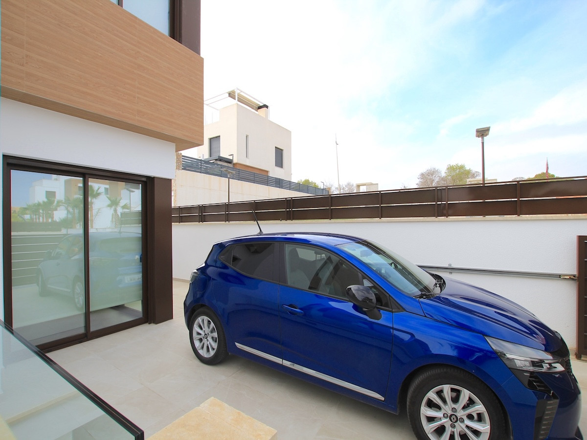 Sold - 3 Bedroom 4 Bathroom House - Detached Villa in Algorfa - Algorfa Centro  - Alicante