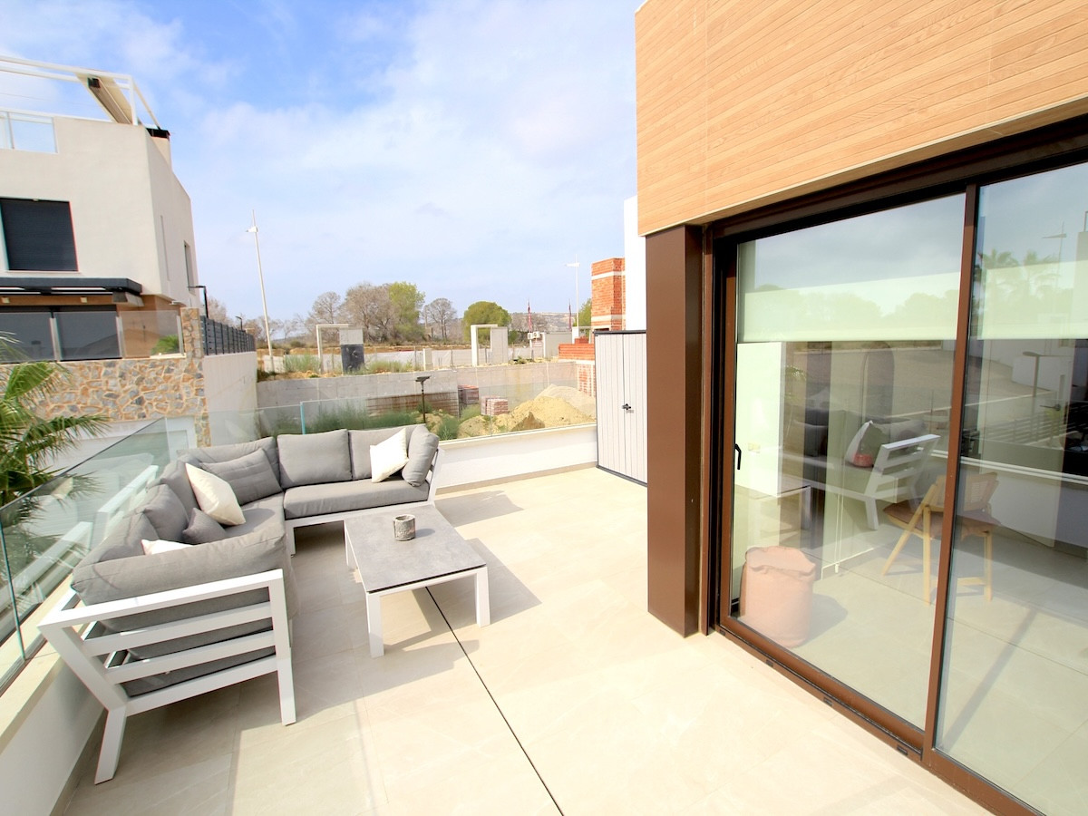 Sold - 3 Bedroom 4 Bathroom House - Detached Villa in Algorfa - Algorfa Centro  - Alicante