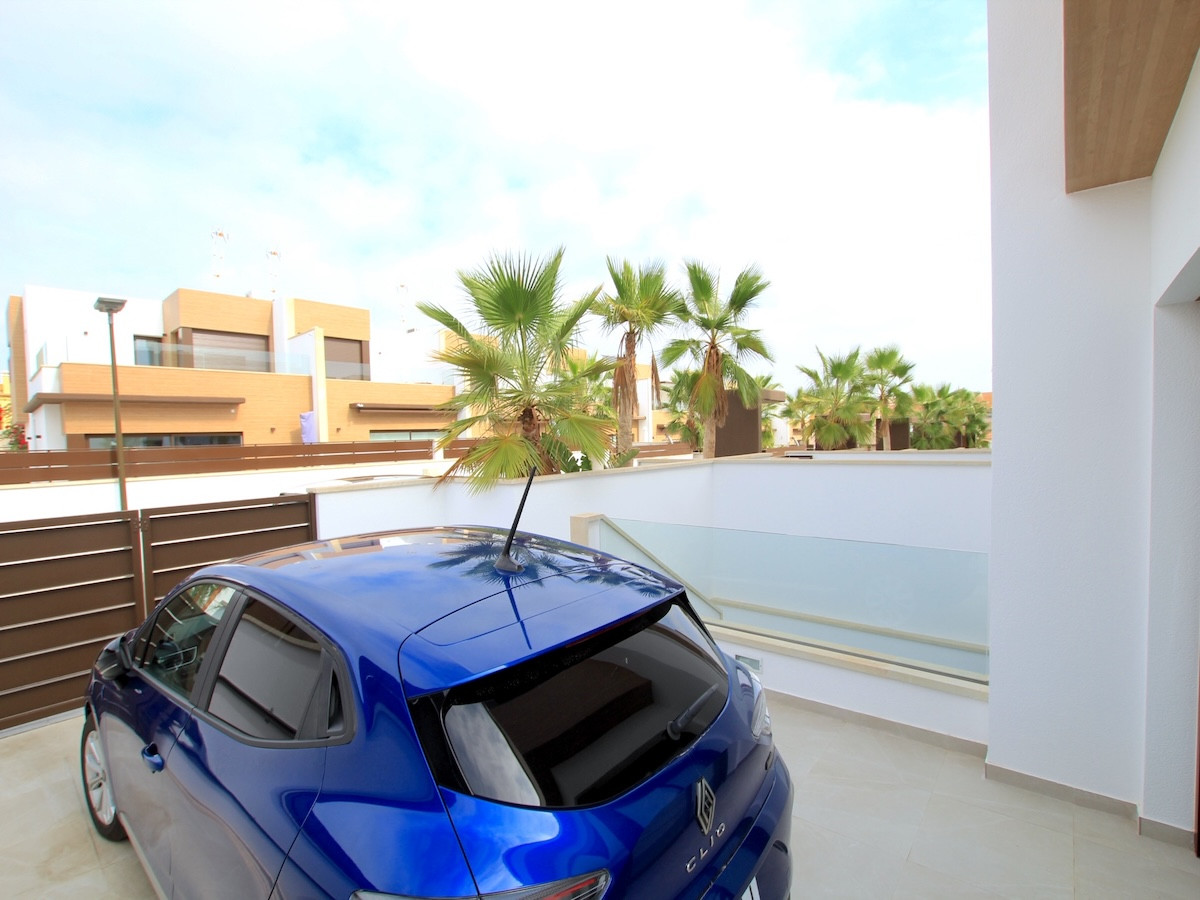 Sold - 3 Bedroom 4 Bathroom House - Detached Villa in Algorfa - Algorfa Centro  - Alicante