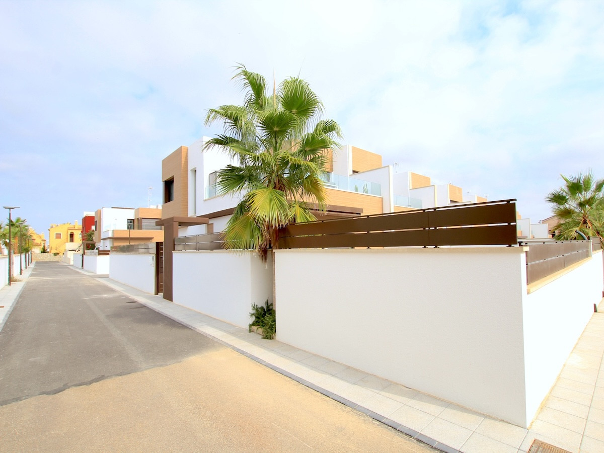 Sold - 3 Bedroom 4 Bathroom House - Detached Villa in Algorfa - Algorfa Centro  - Alicante