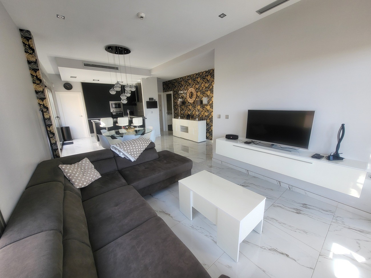 For sale - 3 Bedroom 2 Bathroom Villa in Villamartin - Costa Blanca  - Alicante