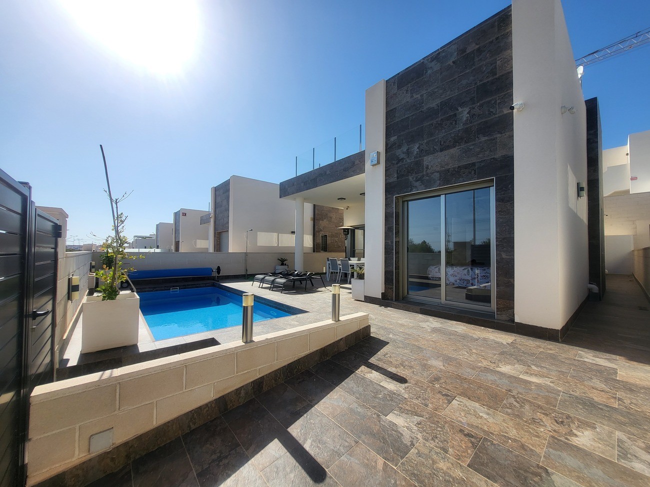 For sale - 3 Bedroom 2 Bathroom Villa in Villamartin - Costa Blanca  - Alicante