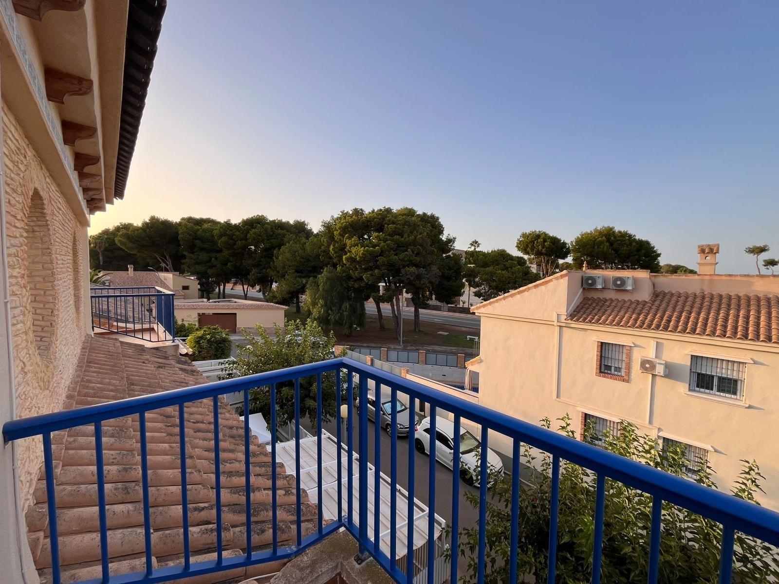 For sale - 3 Bedroom 2 Bathroom Town House in Orihuela Costa - Campoamor  - Alicante