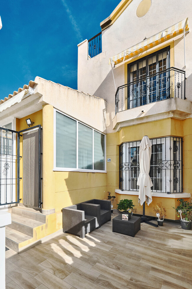 For sale - 3 Bedroom 1 Bathroom Semi Detached in Guardamar del Segura - El Raso  - Alicante