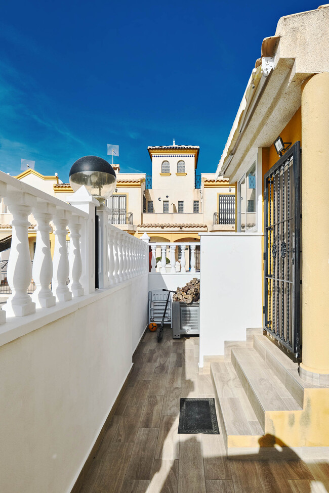 For sale - 3 Bedroom 1 Bathroom Semi Detached in Guardamar del Segura - El Raso  - Alicante