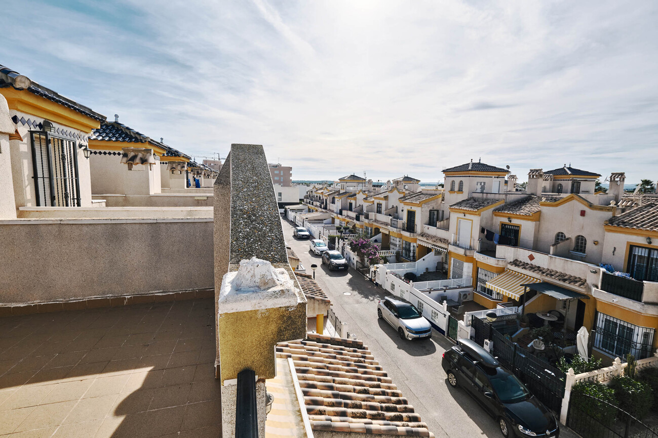 For sale - 3 Bedroom 1 Bathroom Semi Detached in Guardamar del Segura - El Raso  - Alicante