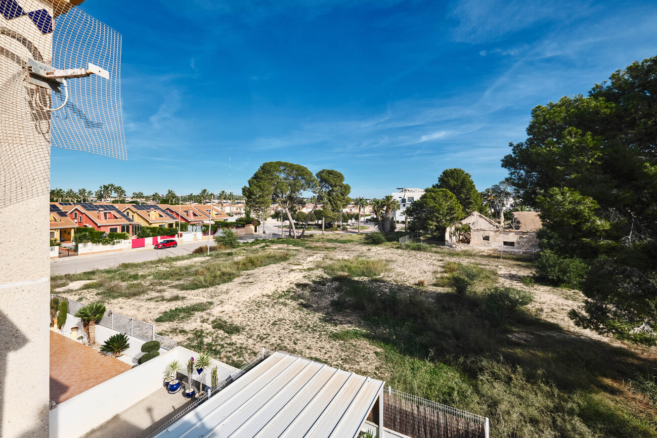 For sale - 3 Bedroom 1 Bathroom Semi Detached in Guardamar del Segura - El Raso  - Alicante