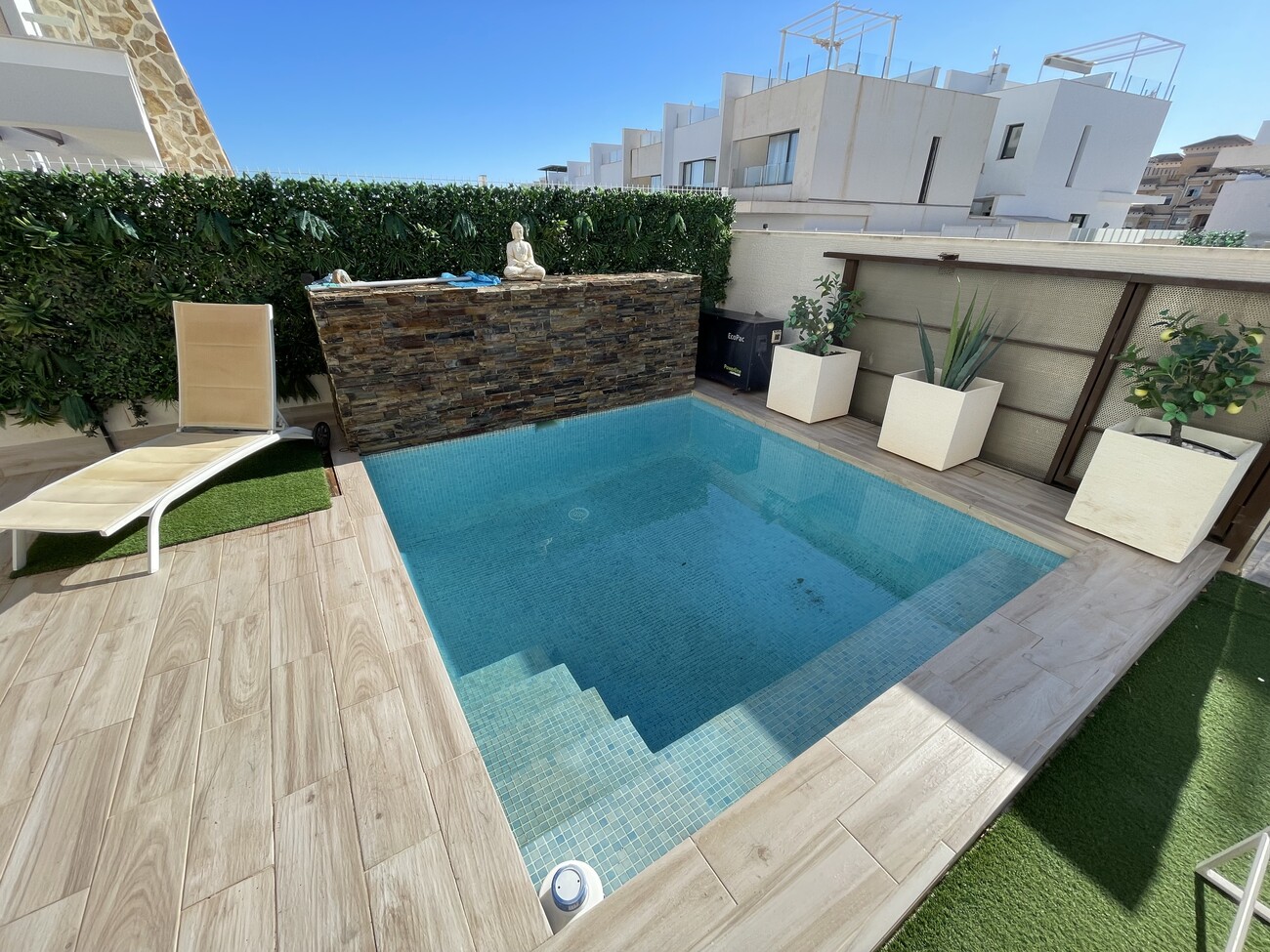 For sale - 2 Bedroom 1 Bathroom Semi Detached in Villamartin -  - Alicante