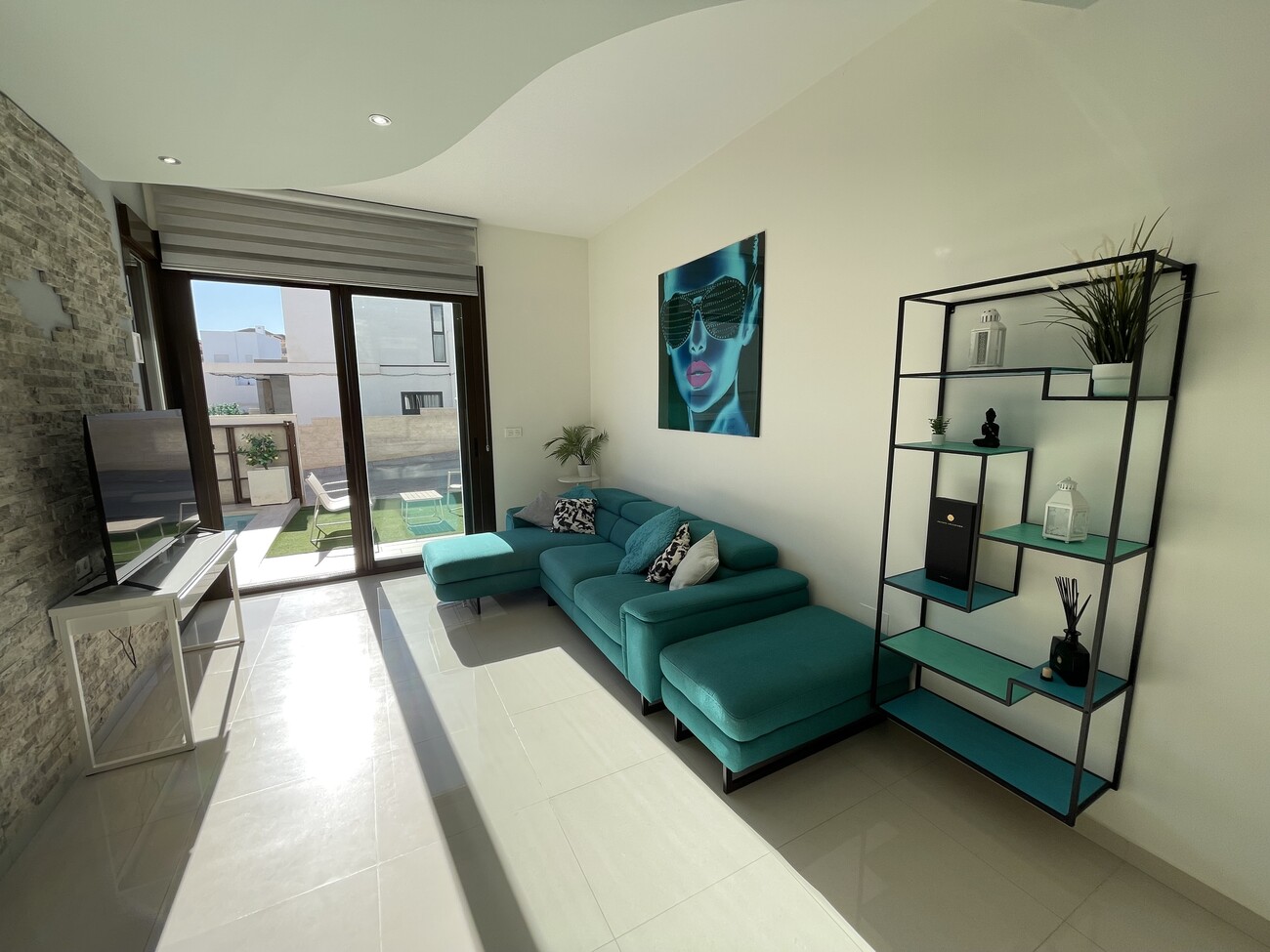 For sale - 2 Bedroom 1 Bathroom Semi Detached in Villamartin -  - Alicante