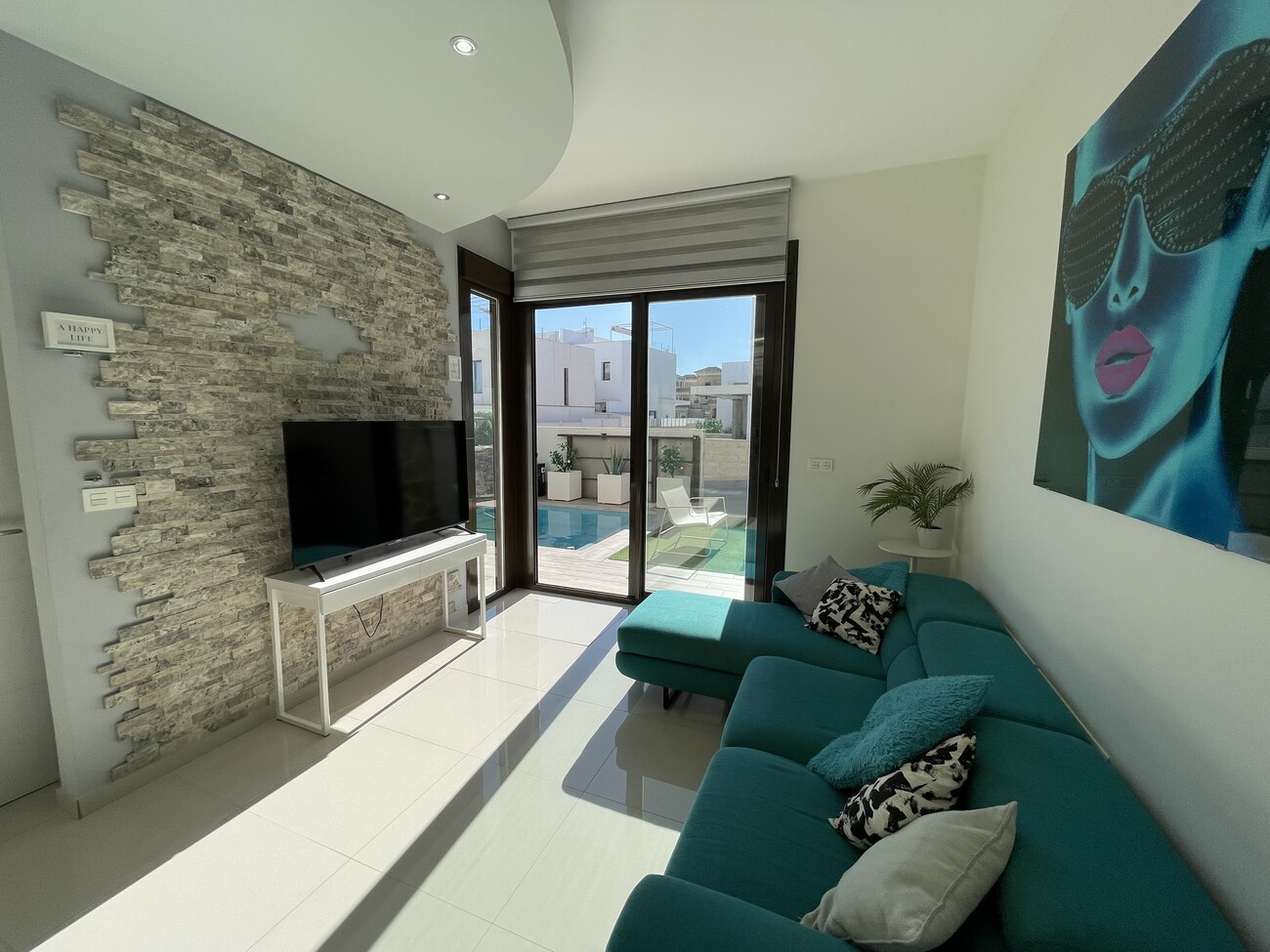 For sale - 2 Bedroom 1 Bathroom Semi Detached in Villamartin -  - Alicante