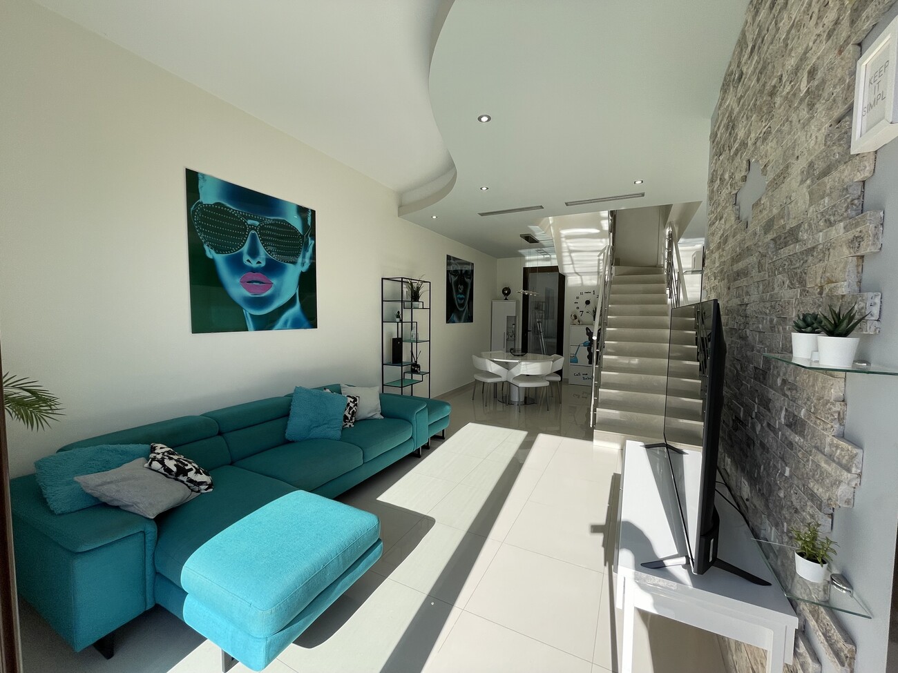 For sale - 2 Bedroom 1 Bathroom Semi Detached in Villamartin -  - Alicante