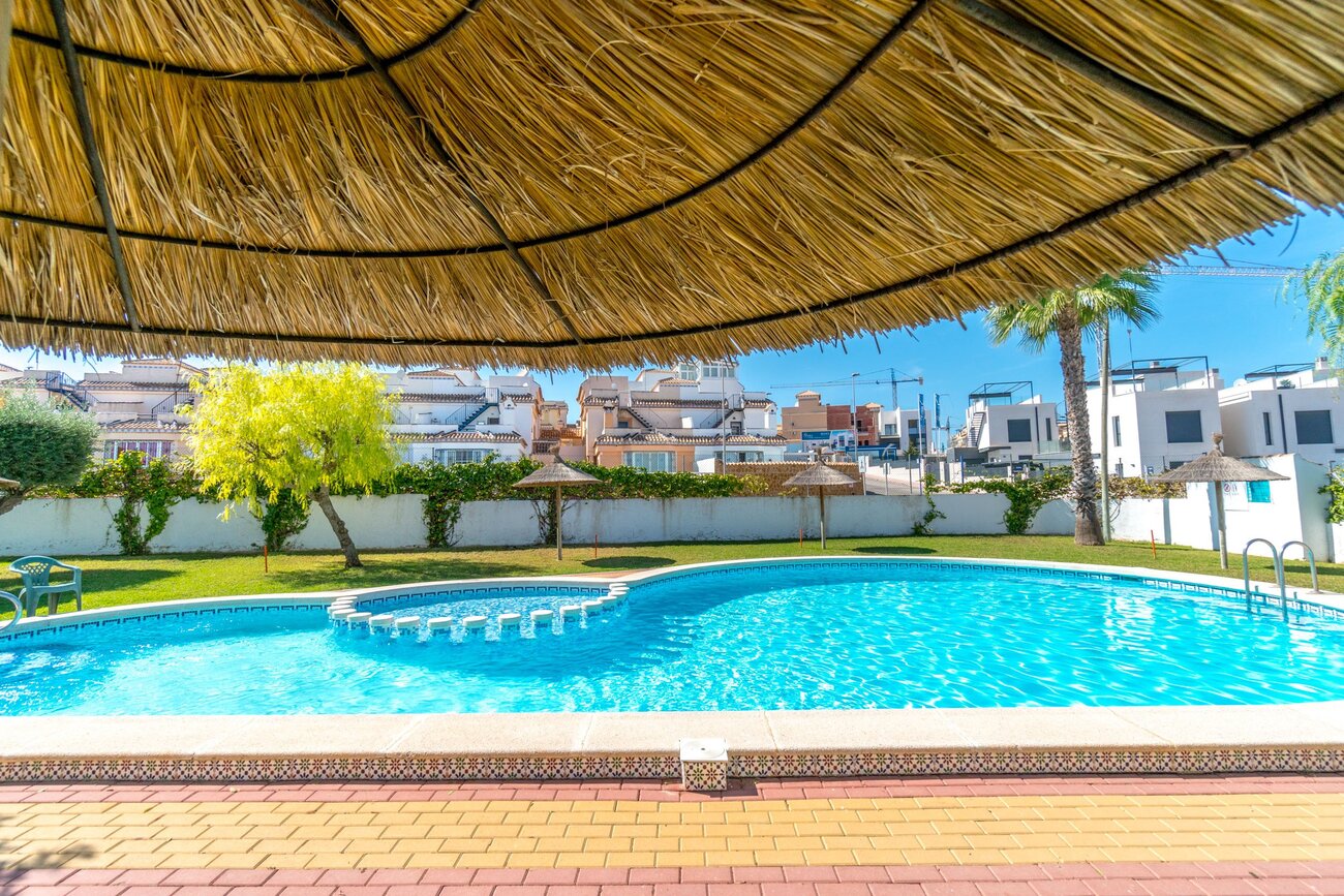 For sale - 2 Bedroom 1 Bathroom Semi Detached in Villamartin -  - Alicante