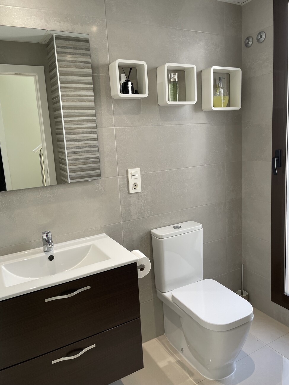 For sale - 2 Bedroom 1 Bathroom Semi Detached in Villamartin -  - Alicante