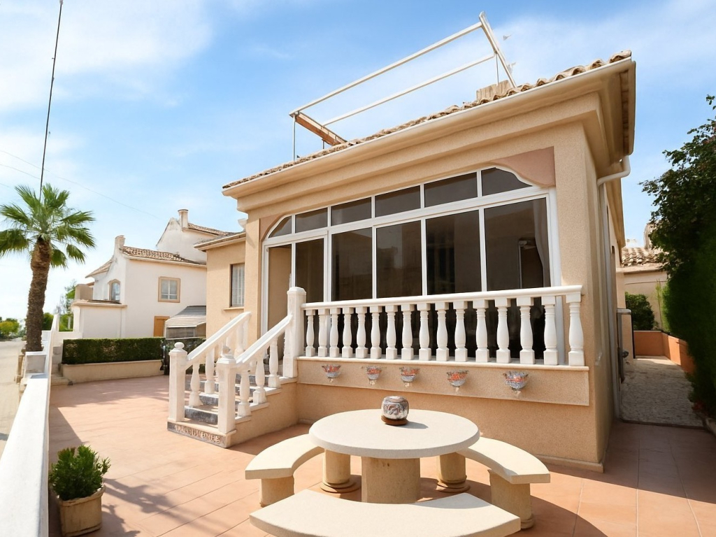 3 Bedroom 1 Bathroom Villa in Algorfa