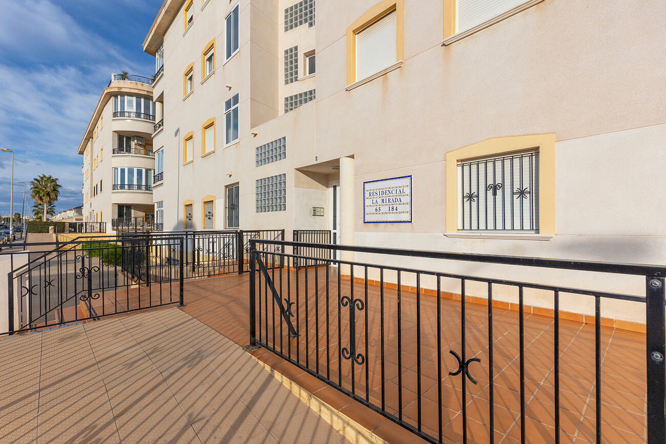 For sale - 2 Bedroom 1 Bathroom Apartment in Orihuela Costa - Playa Flamenca  - Alicante