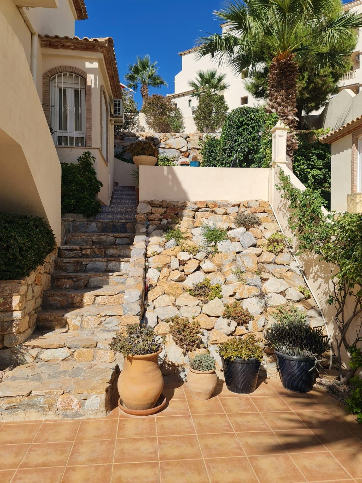 For sale - 3 Bedroom 2 Bathroom Villa in Orihuela Costa - Lomas De Campoamor-las Ramblas  - Alicante