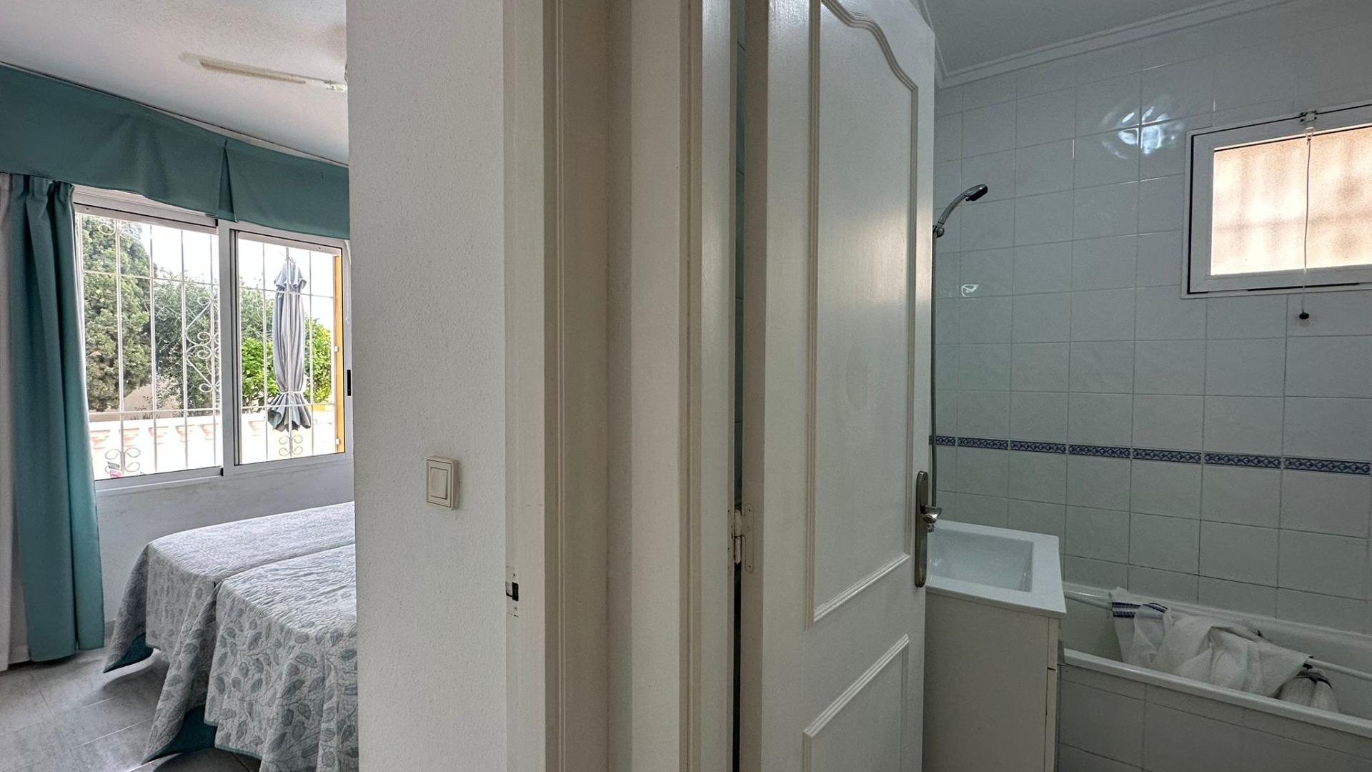 For sale - 2 Bedroom 1 Bathroom Bungalow in Orihuela Costa - Los Almendros-la Florida  - Alicante