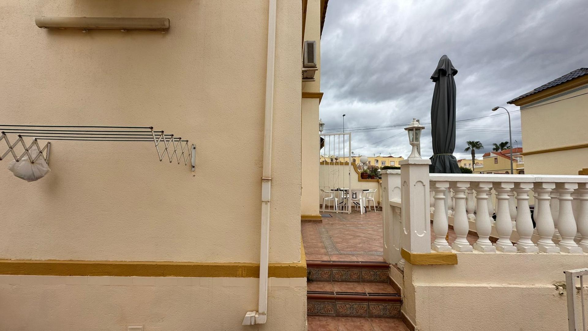 For sale - 2 Bedroom 1 Bathroom Bungalow in Orihuela Costa - Los Almendros-la Florida  - Alicante