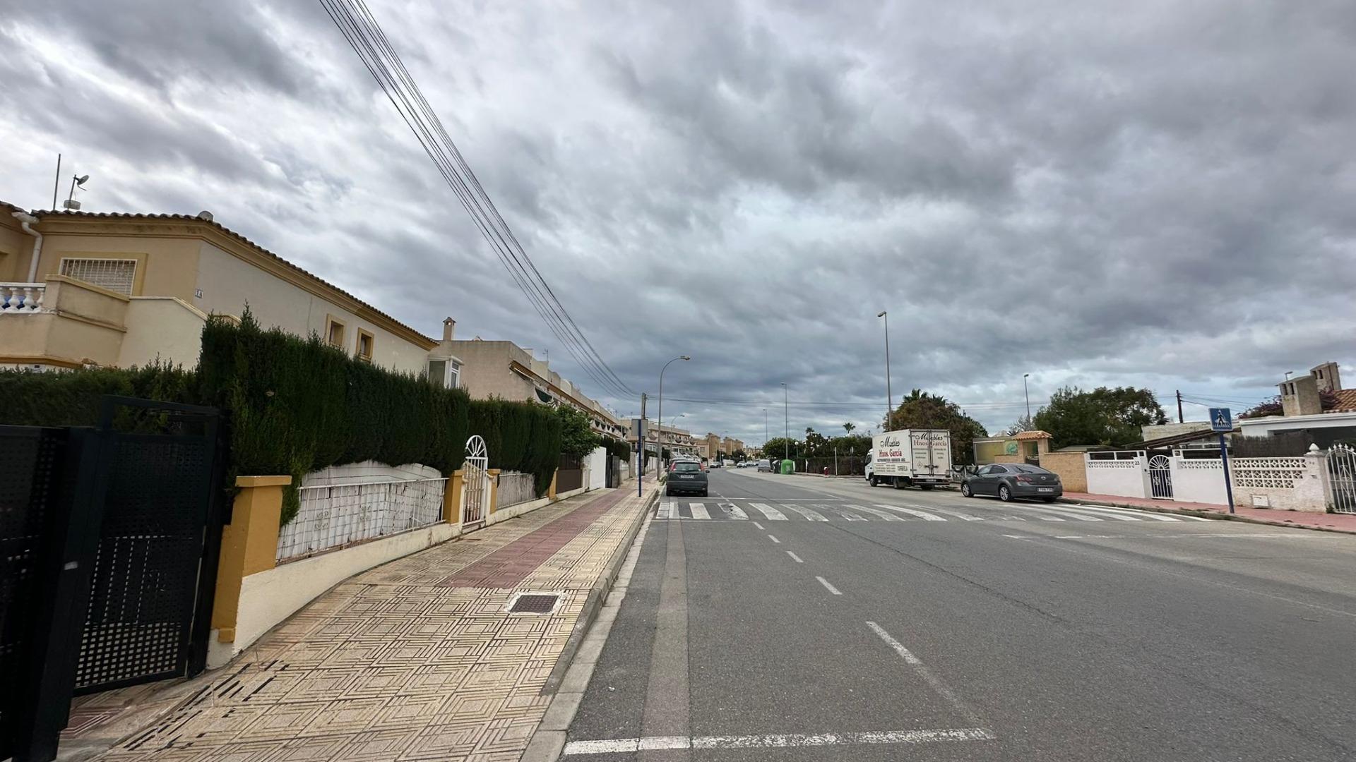 For sale - 2 Bedroom 1 Bathroom Bungalow in Orihuela Costa - Los Almendros-la Florida  - Alicante