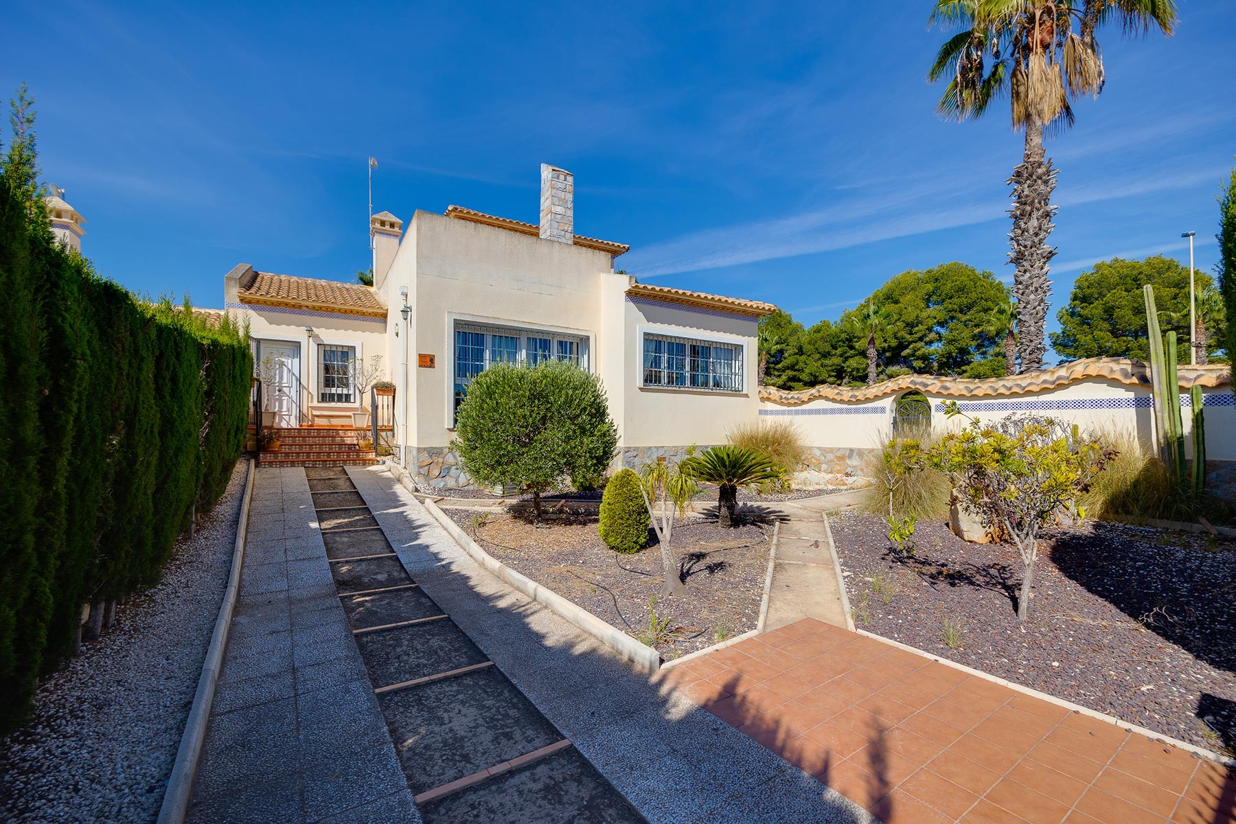 For sale - 3 Bedroom 1 Bathroom Villa in Orihuela Costa - Costa Blanca  - Alicante
