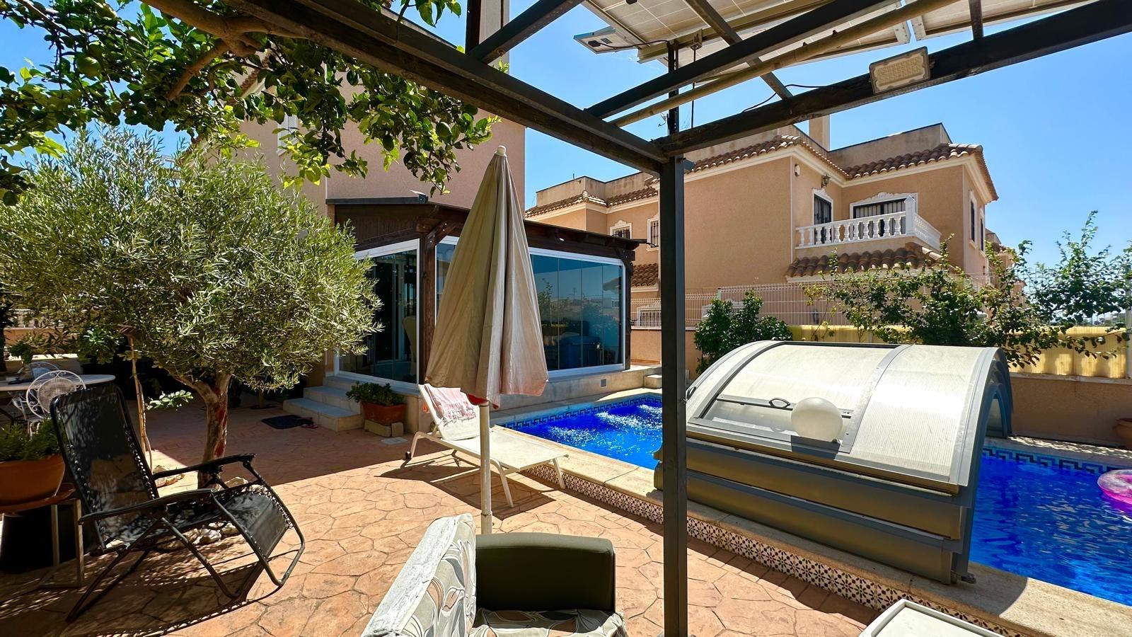 For sale - 3 Bedroom 3 Bathroom Villa in Orihuela Costa - La Regia  - Alicante