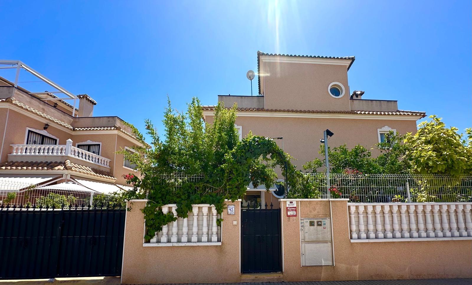 For sale - 3 Bedroom 3 Bathroom Villa in Orihuela Costa - La Regia  - Alicante