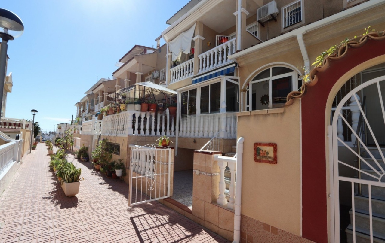 For sale - 3 Bedroom 2 Bathroom Town House in Playa Flamenca - Costa Blanca  - Alicante