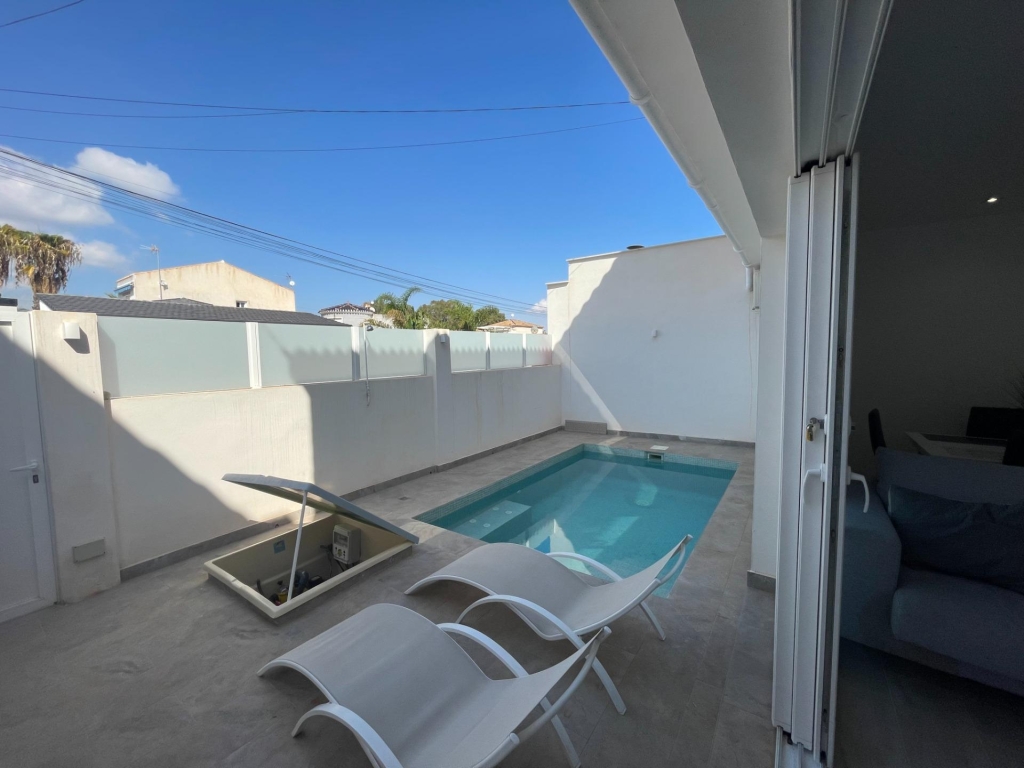 3 Bedroom 1 Bathroom Bungalow in Orihuela Costa