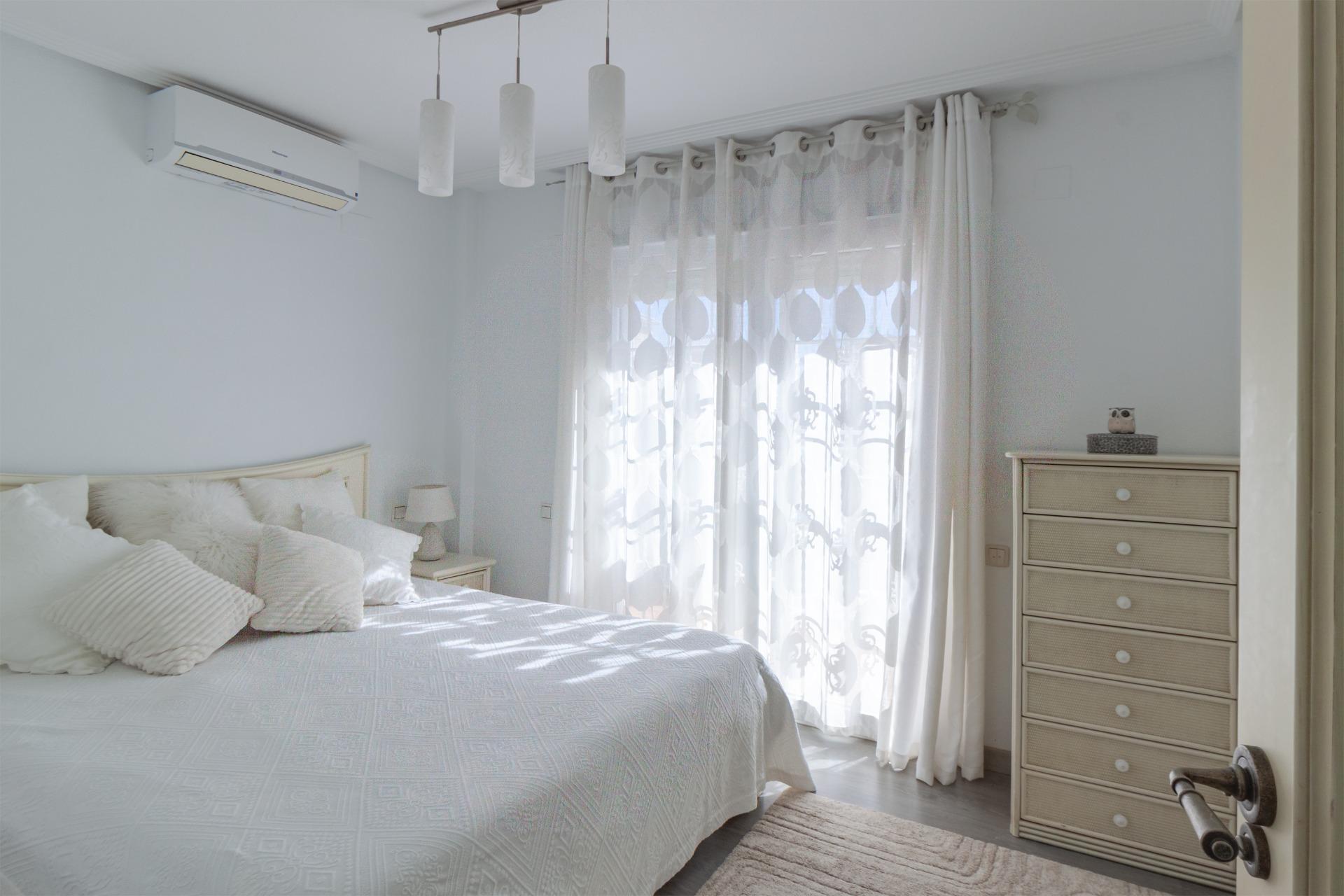 For sale - 4 Bedroom 1 Bathroom Villa in Orihuela Costa - Los Almendros-la Florida  - Alicante