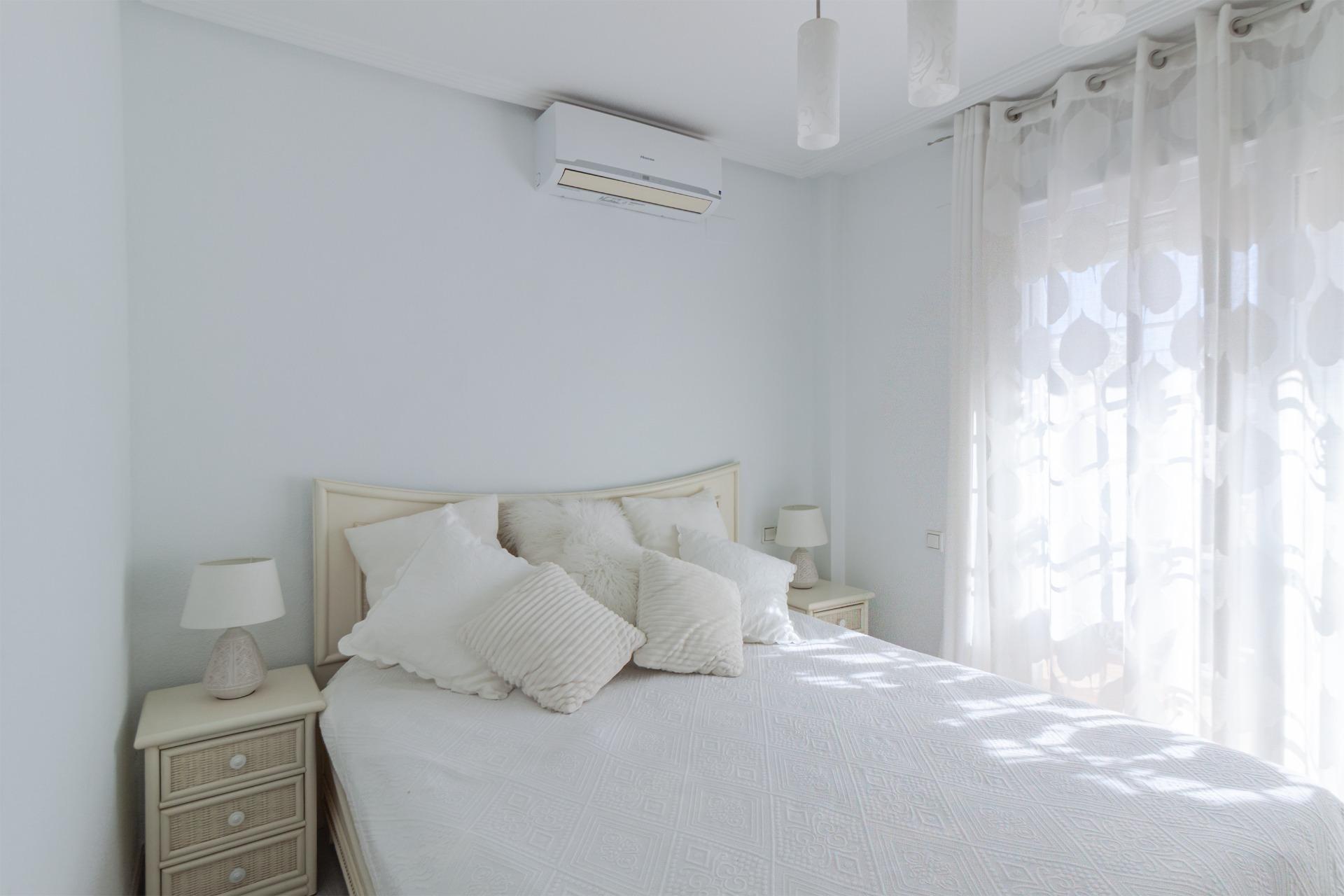 For sale - 4 Bedroom 1 Bathroom Villa in Orihuela Costa - Los Almendros-la Florida  - Alicante