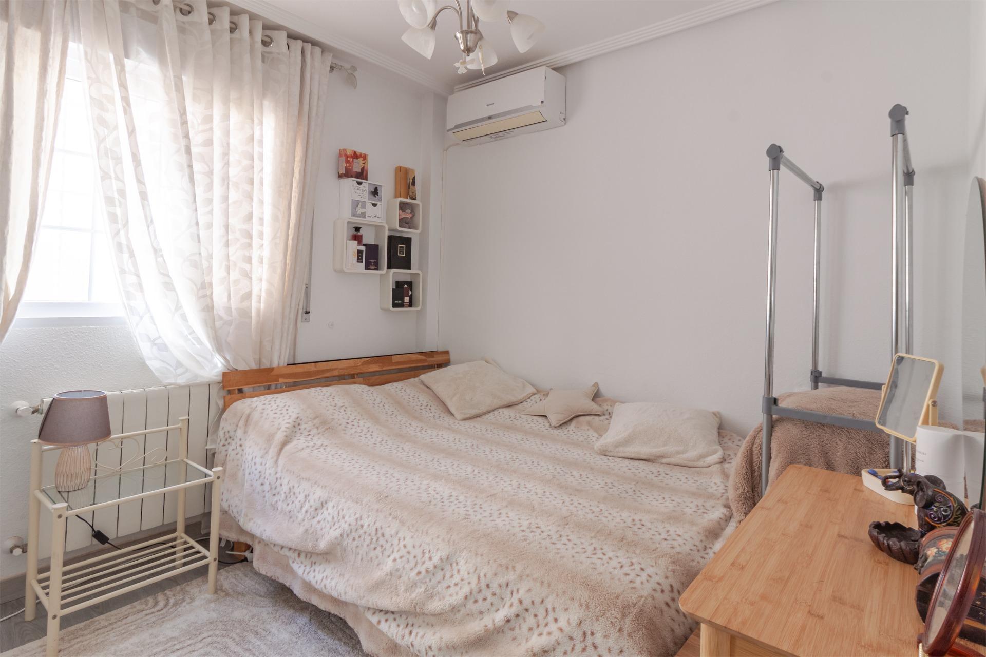 For sale - 4 Bedroom 1 Bathroom Villa in Orihuela Costa - Los Almendros-la Florida  - Alicante