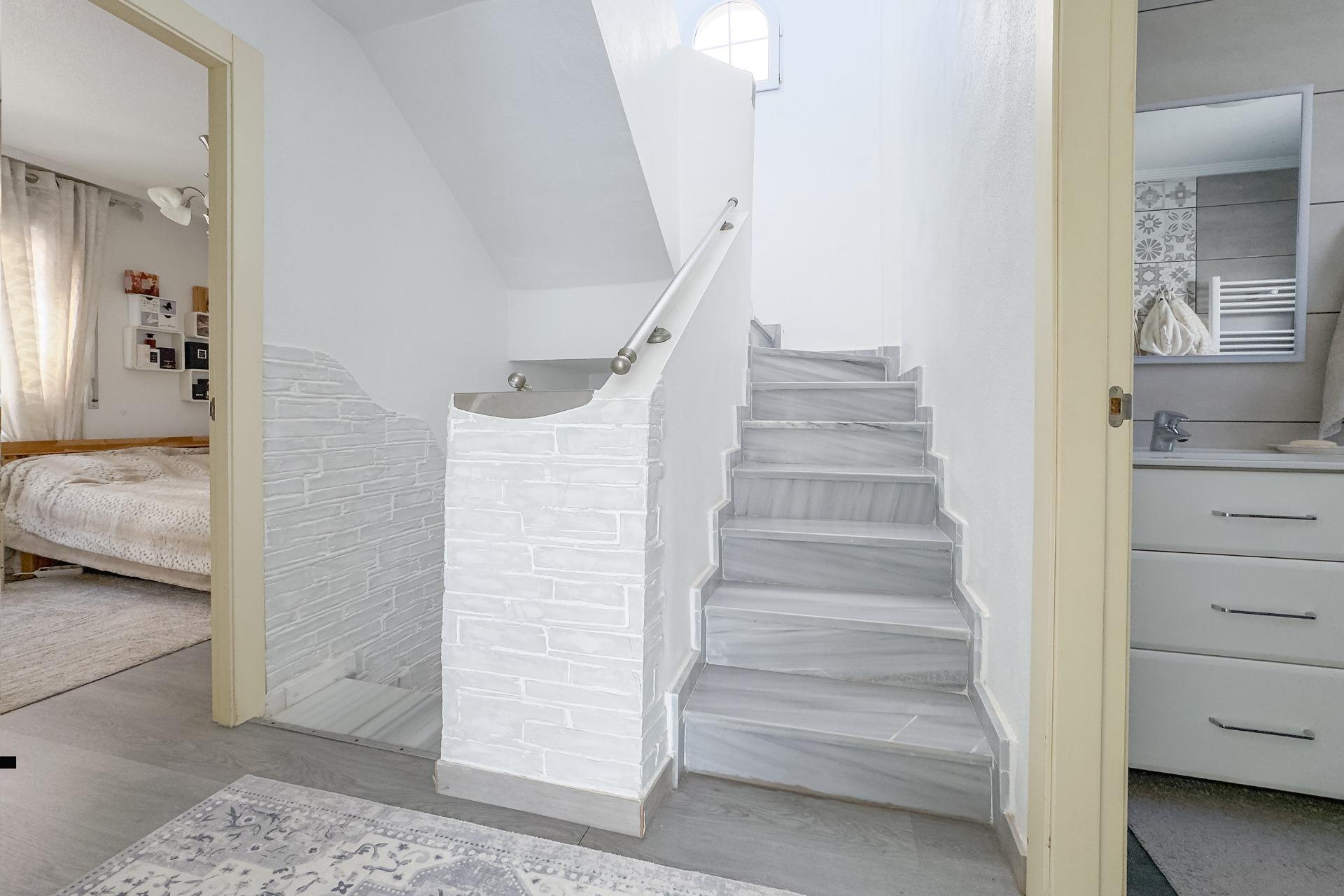 For sale - 4 Bedroom 1 Bathroom Villa in Orihuela Costa - Los Almendros-la Florida  - Alicante