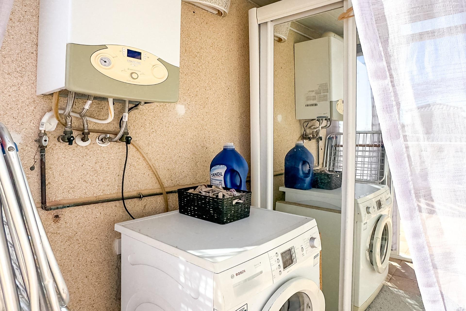 For sale - 4 Bedroom 1 Bathroom Villa in Orihuela Costa - Los Almendros-la Florida  - Alicante