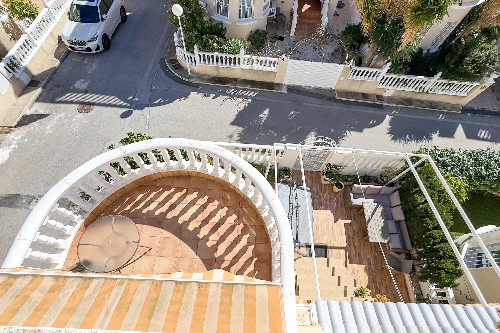 For sale - 4 Bedroom 1 Bathroom Villa in Orihuela Costa - Los Almendros-la Florida  - Alicante