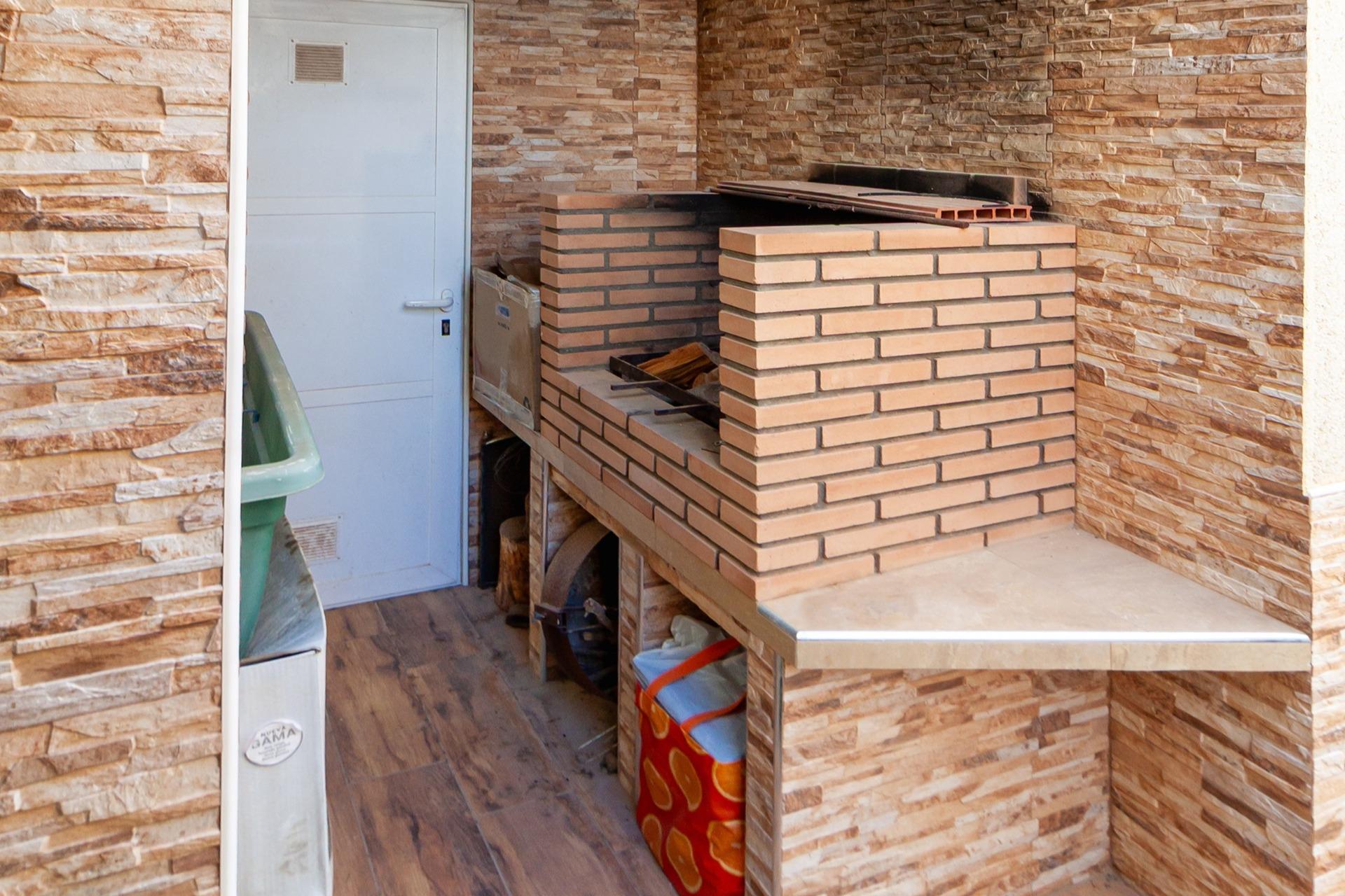 For sale - 4 Bedroom 1 Bathroom Villa in Orihuela Costa - Los Almendros-la Florida  - Alicante