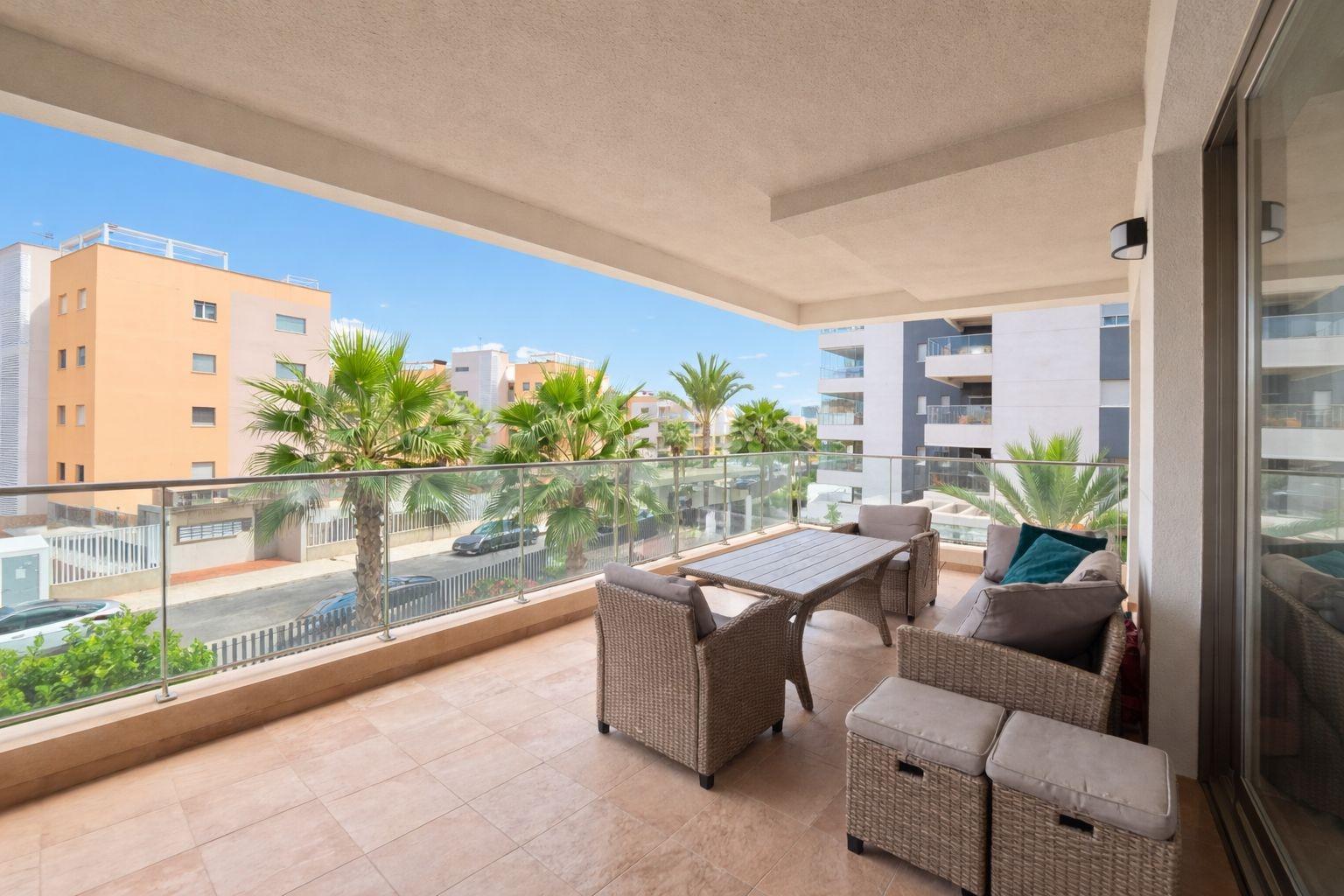 For sale - 3 Bedroom 2 Bathroom Apartment in Orihuela Costa - Villamartin  - Alicante