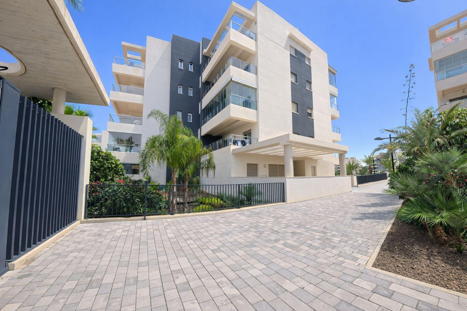 For sale - 3 Bedroom 2 Bathroom Apartment in Orihuela Costa - Villamartin  - Alicante