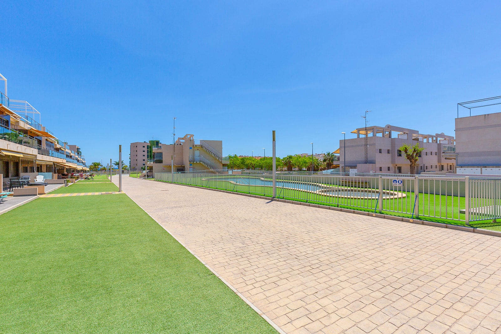 For sale - 4 Bedroom 3 Bathroom Apartment in Pilar de la Horadada - Torre de la Horadada  - Alicante