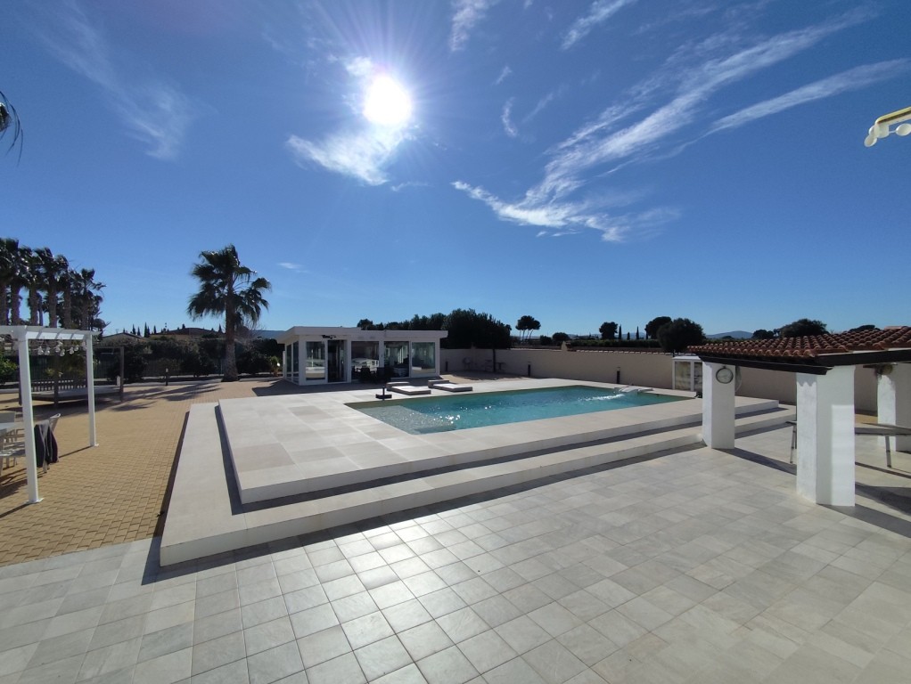 For sale - 3 Bedroom 2 Bathroom Villa in El Mudamiento -  - Alicante