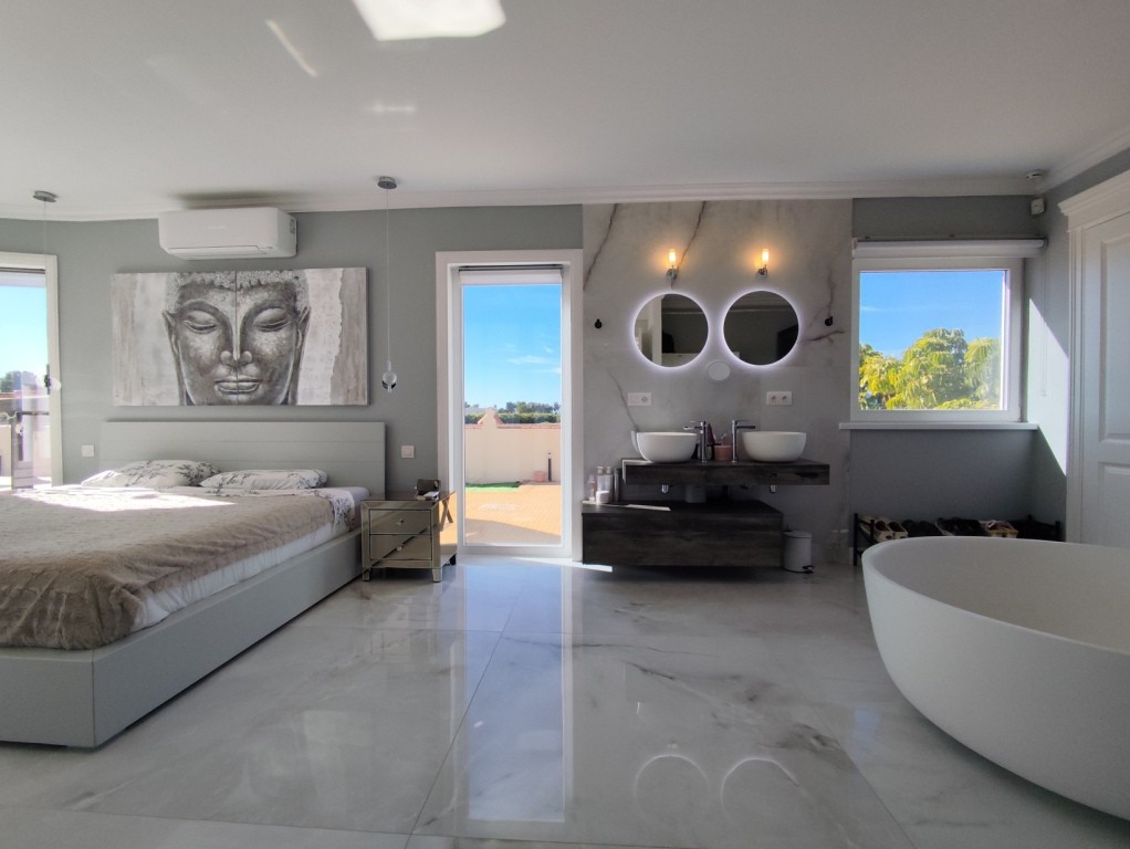 For sale - 3 Bedroom 2 Bathroom Villa in El Mudamiento -  - Alicante