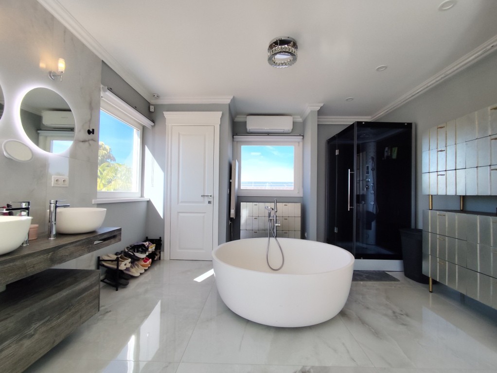 For sale - 3 Bedroom 2 Bathroom Villa in El Mudamiento -  - Alicante