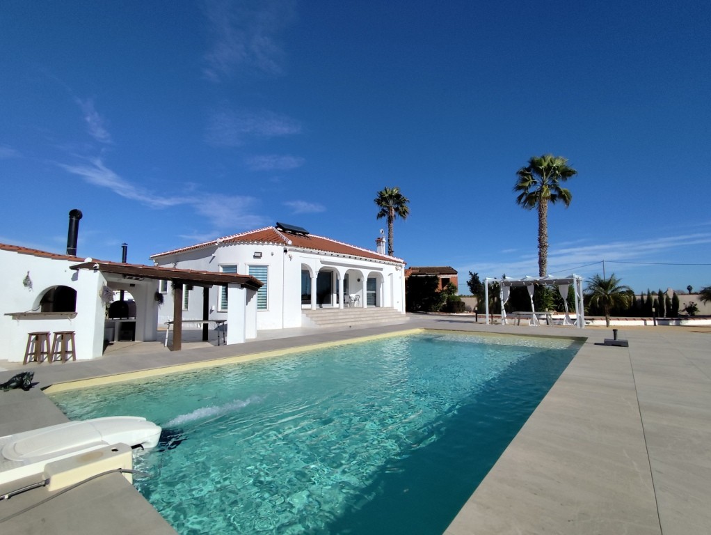 For sale - 3 Bedroom 2 Bathroom Villa in El Mudamiento -  - Alicante
