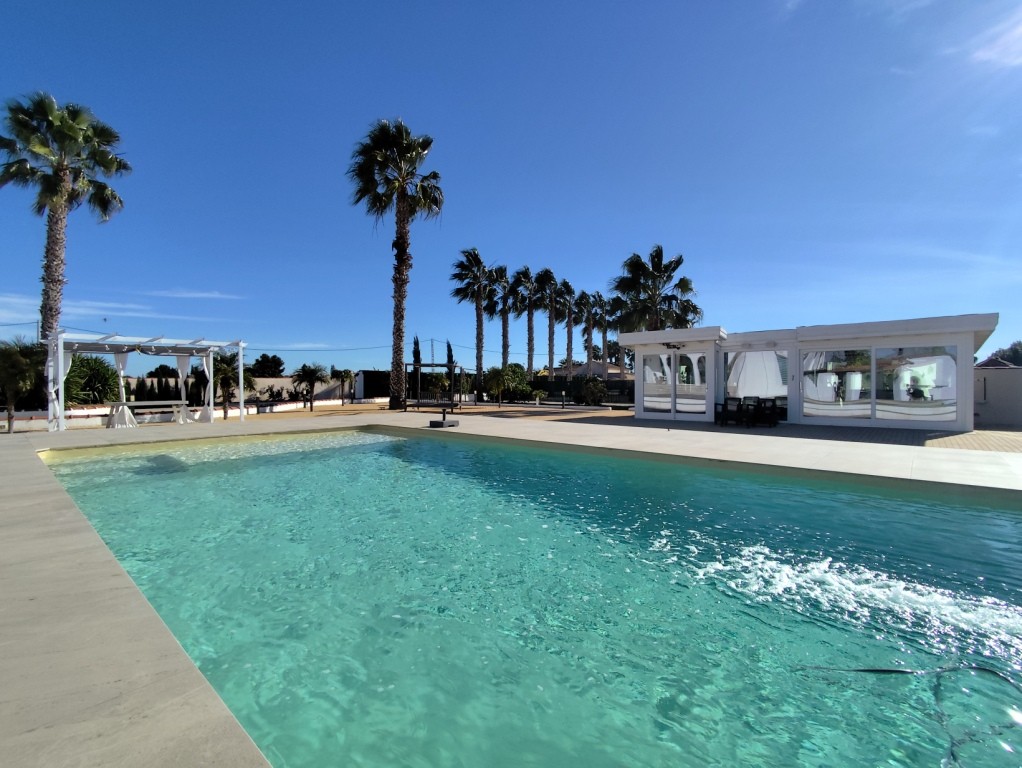 For sale - 3 Bedroom 2 Bathroom Villa in El Mudamiento -  - Alicante